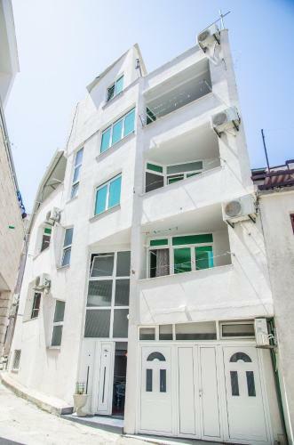 Zeko Apartments