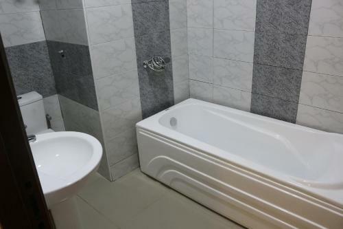 Roses Regency Hotel And Suites
