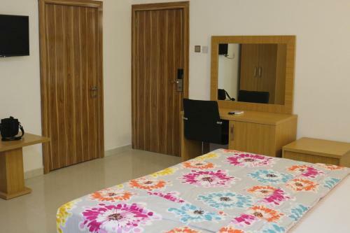 Roses Regency Hotel And Suites