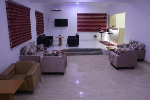 Roses Regency Hotel And Suites