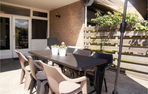 Two-bedroom Holiday Home In Bruinisse