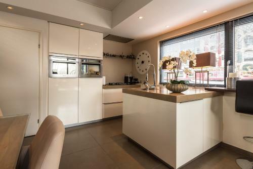 Houseboat-apartment Sumatra