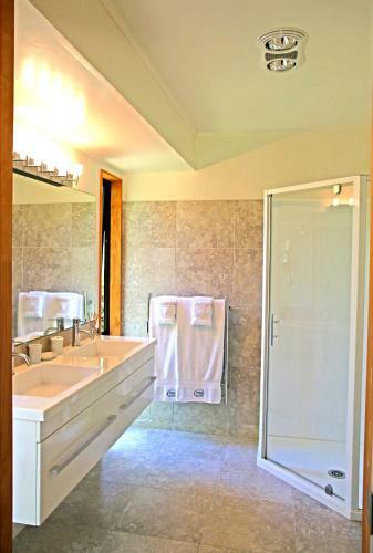 Bed & Breakfast Twin Waters Lodge