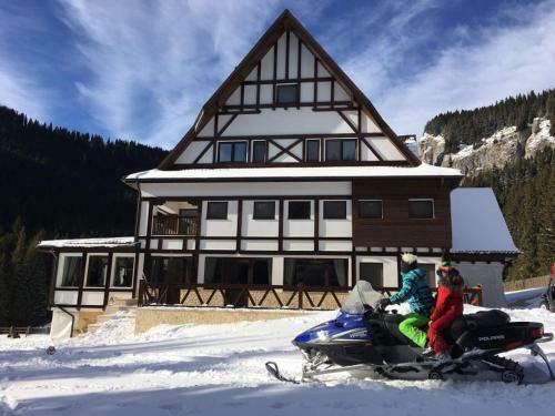 Hostal Chalet Alpina