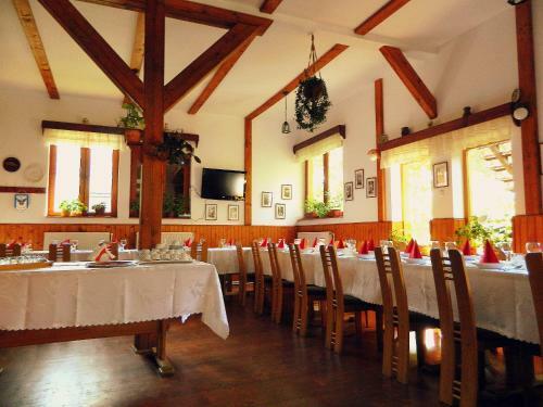 Hostal Zetavar Panzi� �s Kemping