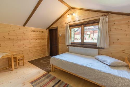 Hostal Zetavar Panzi� �s Kemping