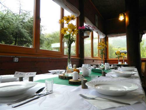 Hostal Zetavar Panzi� �s Kemping