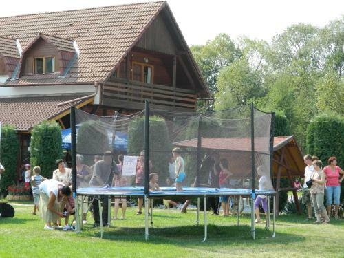 Hostal Zetavar Panzi� �s Kemping