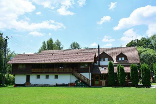 Hostal Zetavar Panzi� �s Kemping