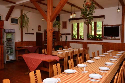 Hostal Zetavar Panzi� �s Kemping