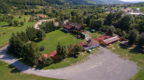 Hostal Zetavar Panzi� �s Kemping