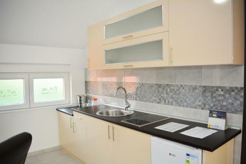 Hostal Deltix Apartments