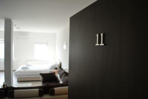 Hostal Deltix Apartments