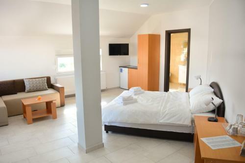 Hostal Deltix Apartments