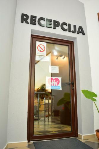 Hostal Deltix Apartments