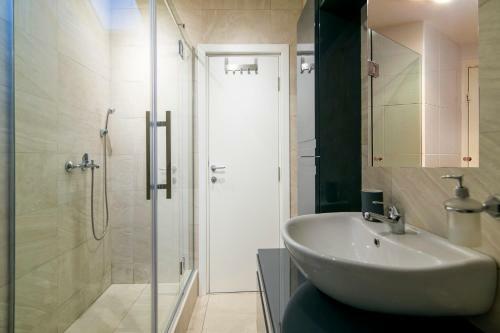 Apartamento Modern Studio - Steps Away From Pedestrian Area