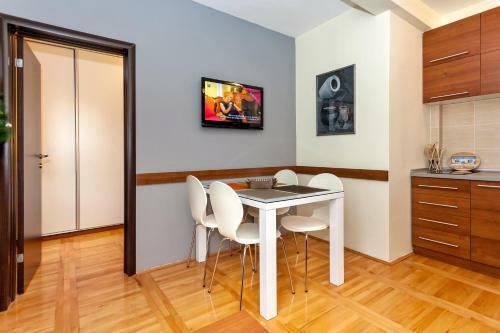 Apartamento Hostgost At Kraljevi ?ardaci