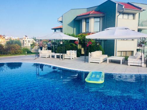 Apartments In Gardenia Complex