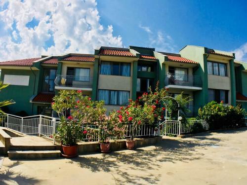 Apartments In Gardenia Complex