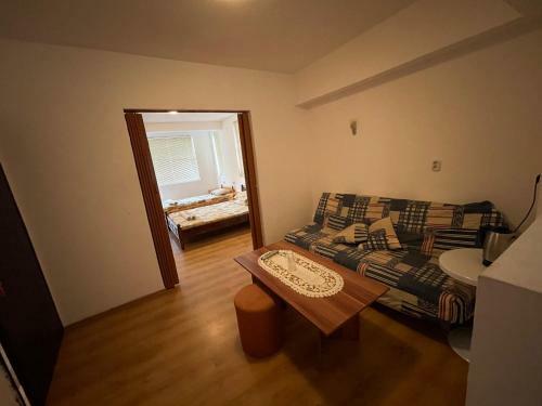 Hostal Orange House