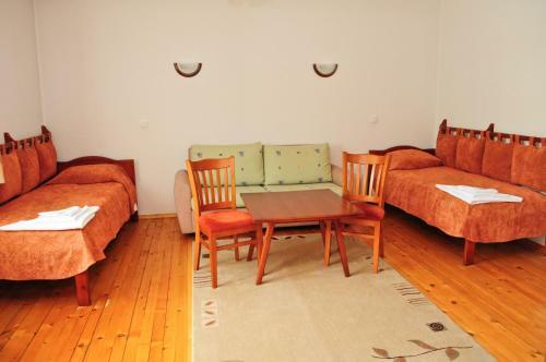 Hostal Kris Guest House
