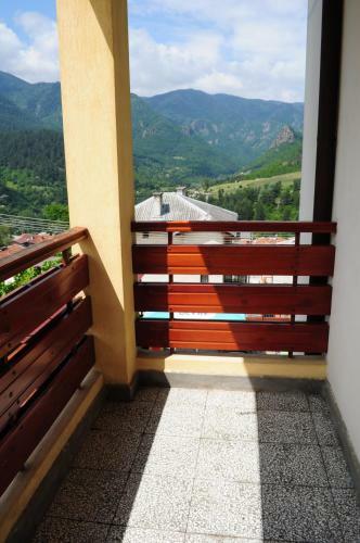 Hostal Kris Guest House
