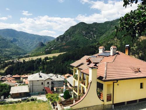 Hostal Kris Guest House