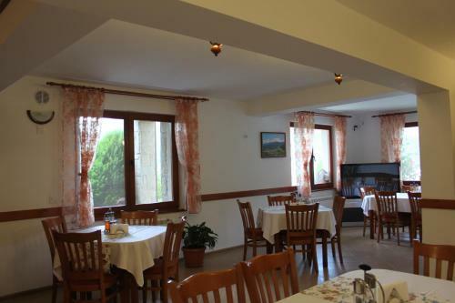 Hostal Kris Guest House