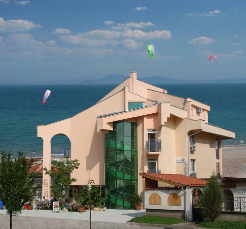 Sea Horse Hotel