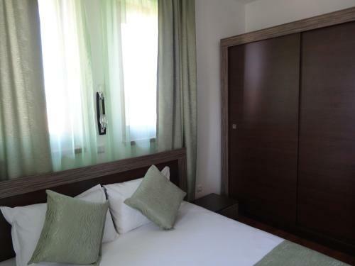 Apartamentos Guest House Ivanini Houses