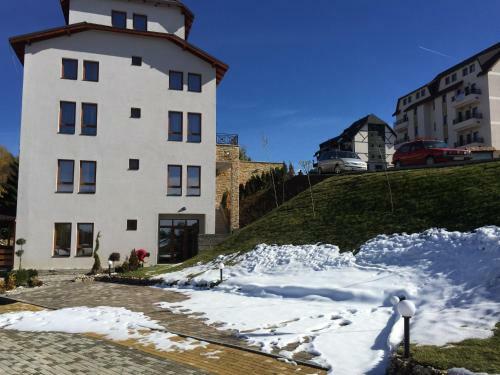 Private Apartment In Milmari Resort