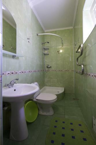 Hostal Elis Guesthouse