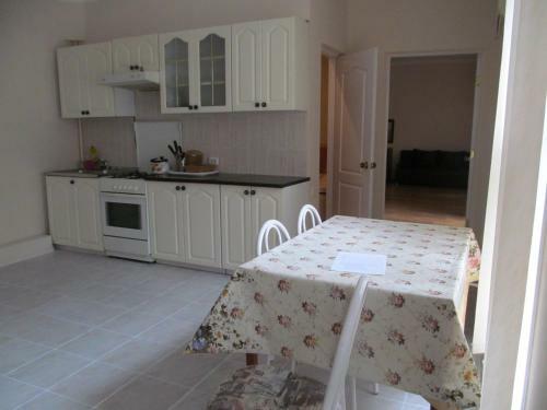 Hostal Elena Guest House