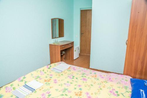 Hostal Lastochka Guest House