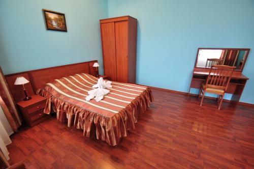 Hostal Megapolis Guest House