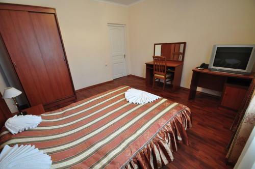 Hostal Megapolis Guest House