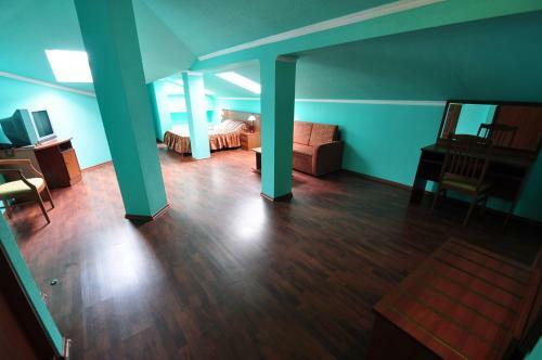 Hostal Megapolis Guest House
