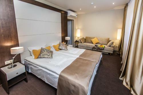 Aura Hotel