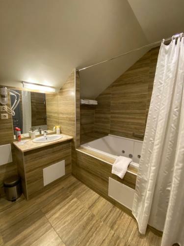 Aura Hotel