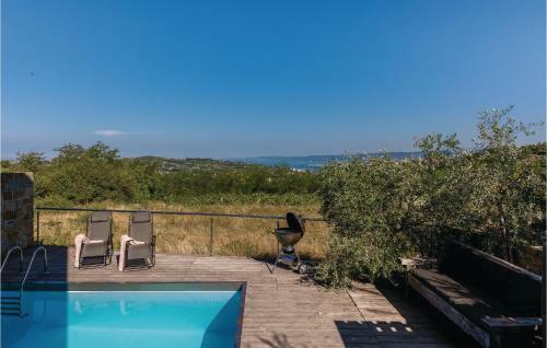Three-bedroom Holiday Home In Hrvatini