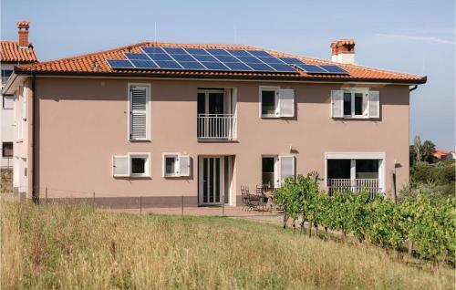 Three-bedroom Holiday Home In Hrvatini