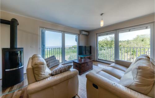 Three-bedroom Holiday Home In Hrvatini