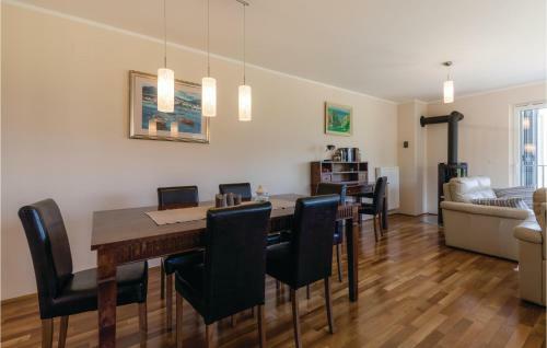Three-bedroom Holiday Home In Hrvatini