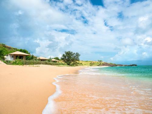 Hotel Bremer Island Banubanu Beach Retreat