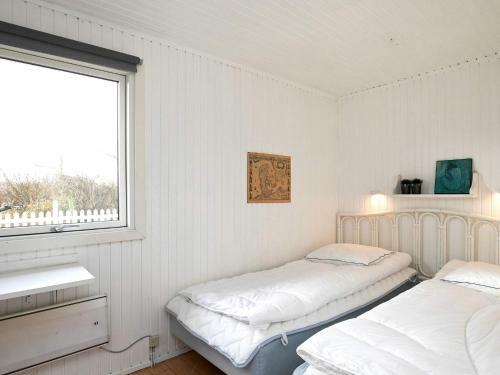 Three-bedroom Holiday Home In Ringk�bing 11