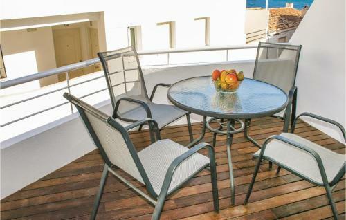 Two-bedroom Apartment In Casarones