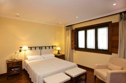 Goian Villa Sleeps 10 Pool