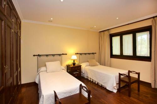Goian Villa Sleeps 10 Pool