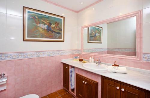 Goian Villa Sleeps 10 Pool