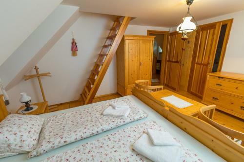 Hotel Vala?sk� Chalupy Resort